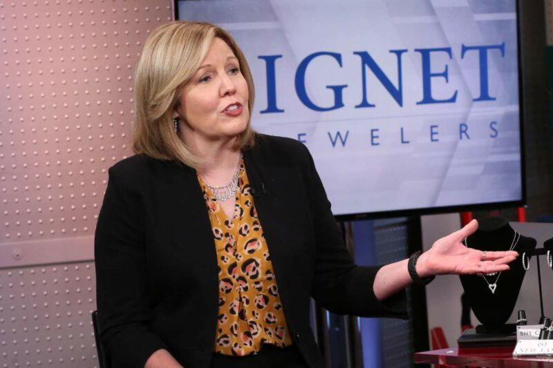 Signet Jewelers’ Emphasising Lower-Priced Fashion and Online Sales  signet 1